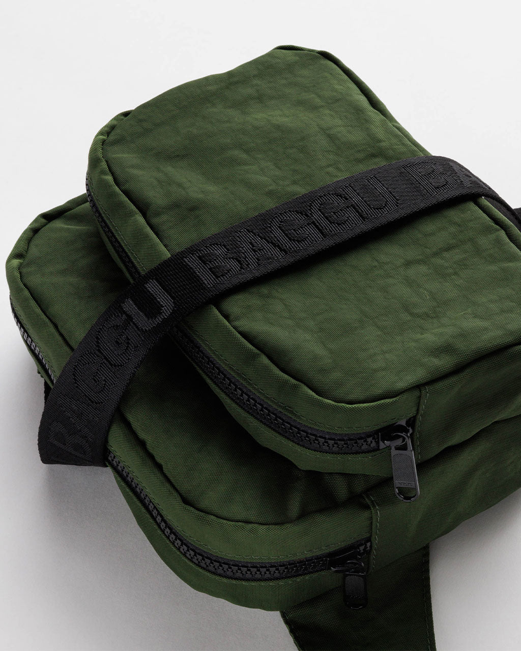 https://cdn.shopify.com/s/files/1/0787/5255/products/bando-3p-baggu-fanny-pack-bay-laurel-02.jpg?v=1689782088