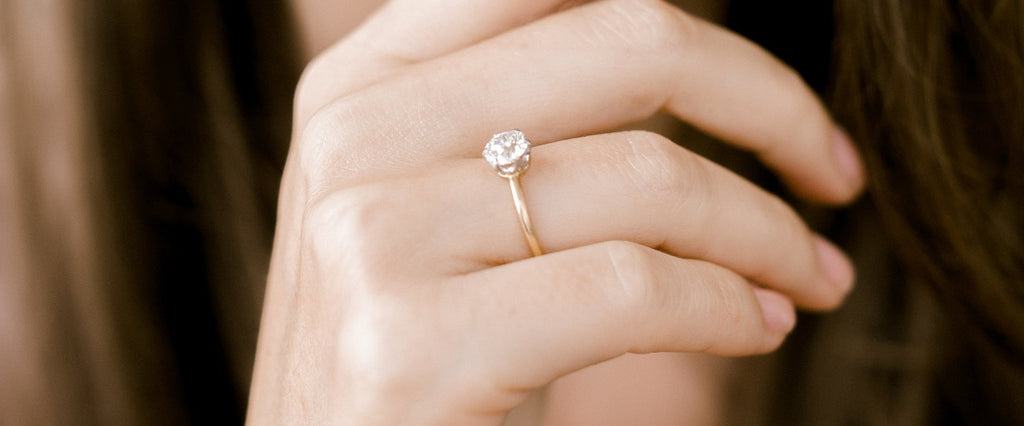 Best Engagement Rings For Small Fingers 