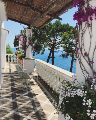 A beachside balcony in Treville