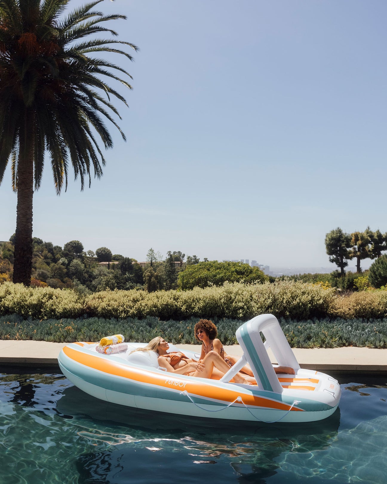 yacht pool float