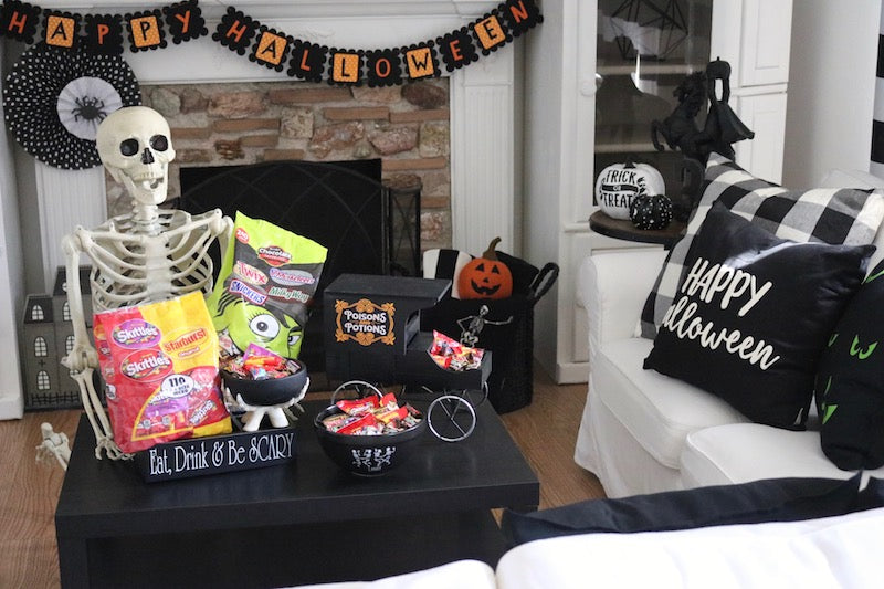 Living room with scary Halloween decor