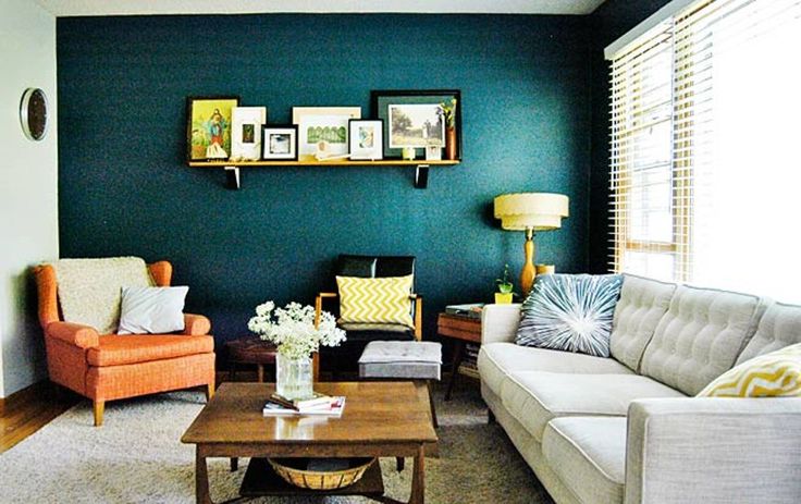 Teal accent wall as a striking focal point