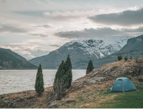 Robens Boulder 3-person tent next to lake