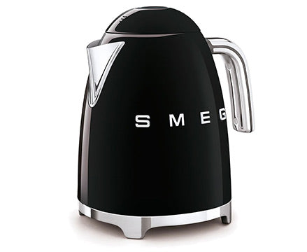 Front view of black Smeg kettle