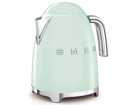Front view of green Smeg kettle
