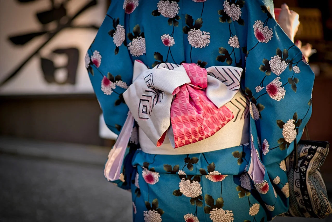 woman-wearing-japanese-kimono-robe