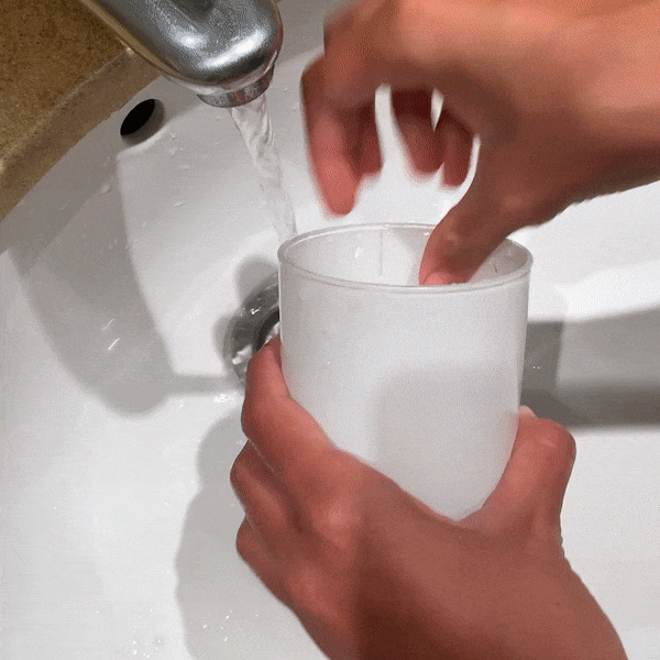 Limpia el recipiente con agua