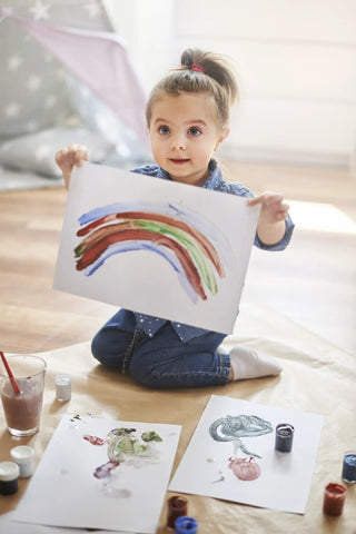 little-girl-drawing-montessori-play