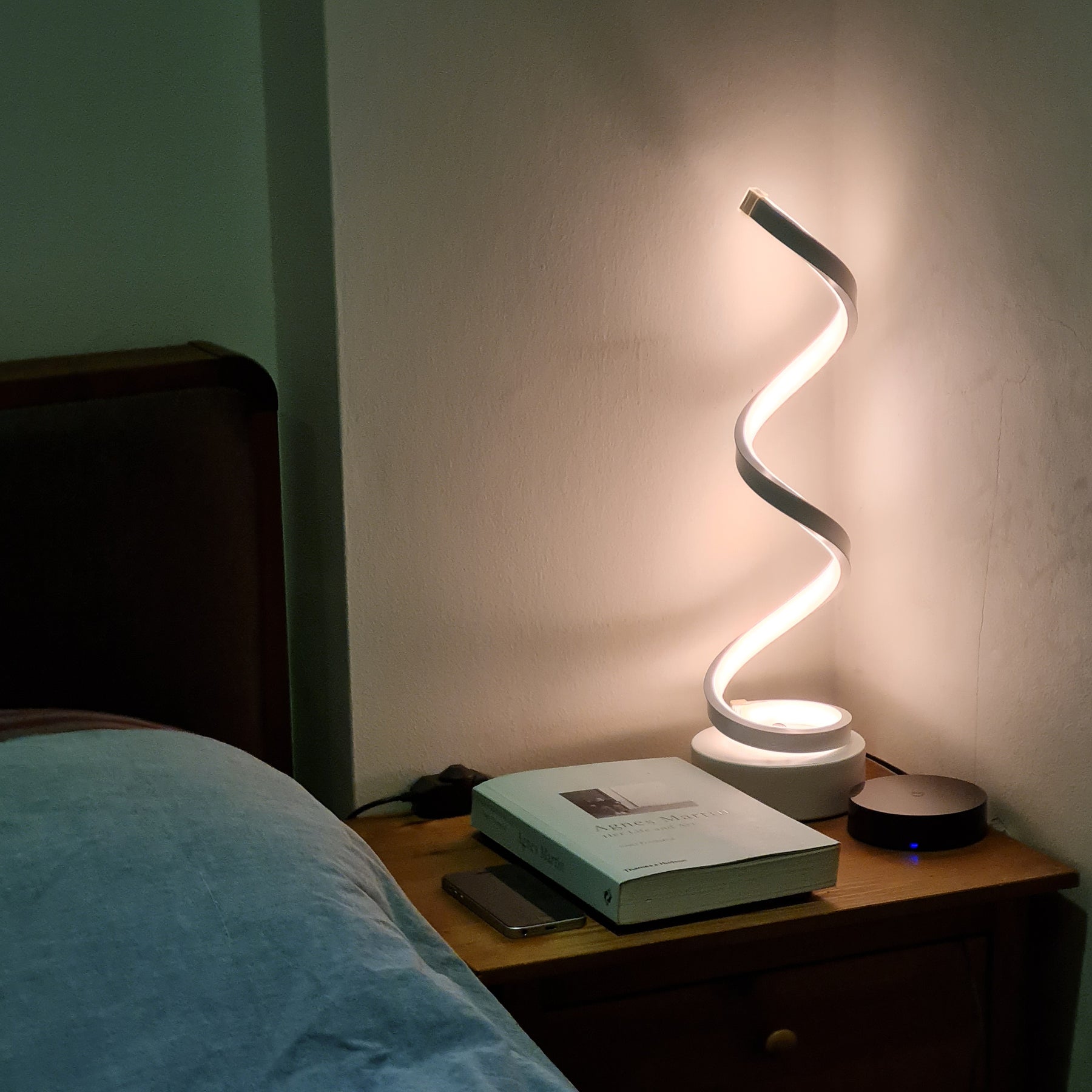 minimalist task lamp