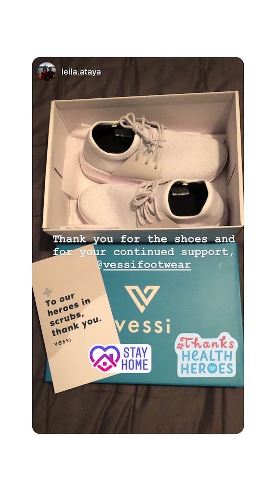 Stories do Instagram de profissional da saúde agradecendo a doação do calçado, que aparece dentro de uma caixa de sapatos.