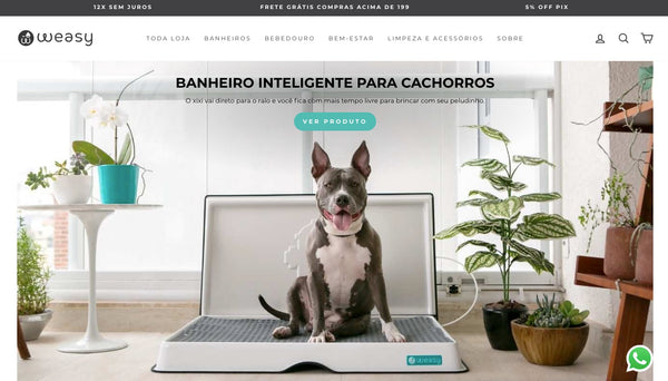 Captura de tela de site da Weasy mostra exemplo de e-commerce pet. Na tela, há uma foto de um cachorro grande e cinza, sentado sobre um banheiro higiênico para pets. No topo da tela, lê-se Banheiro inteligente para cachorros. O xixi vai direto para o ralo e você fica com mais tempo para brincar com seus peludinhos.