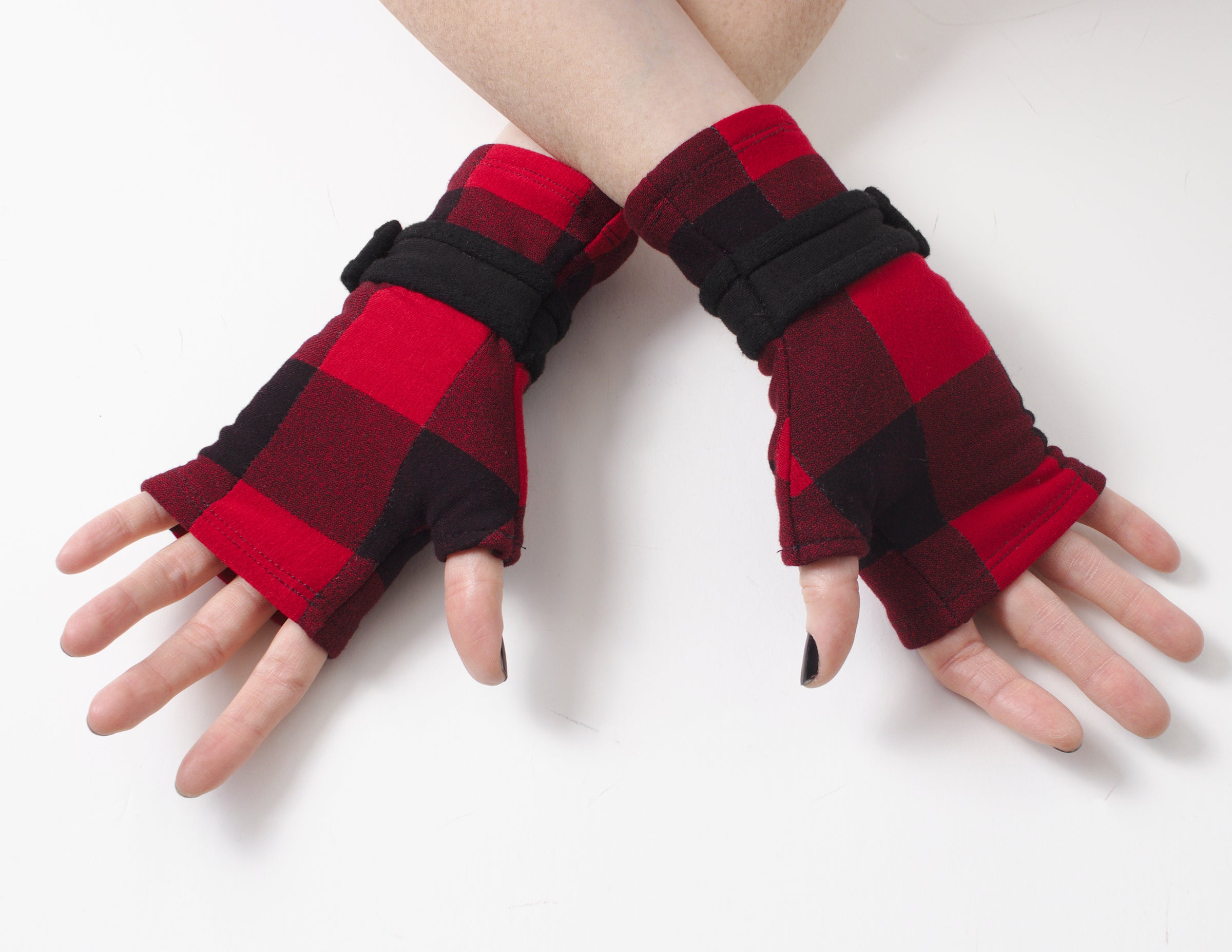 red buffalo plaid gloves