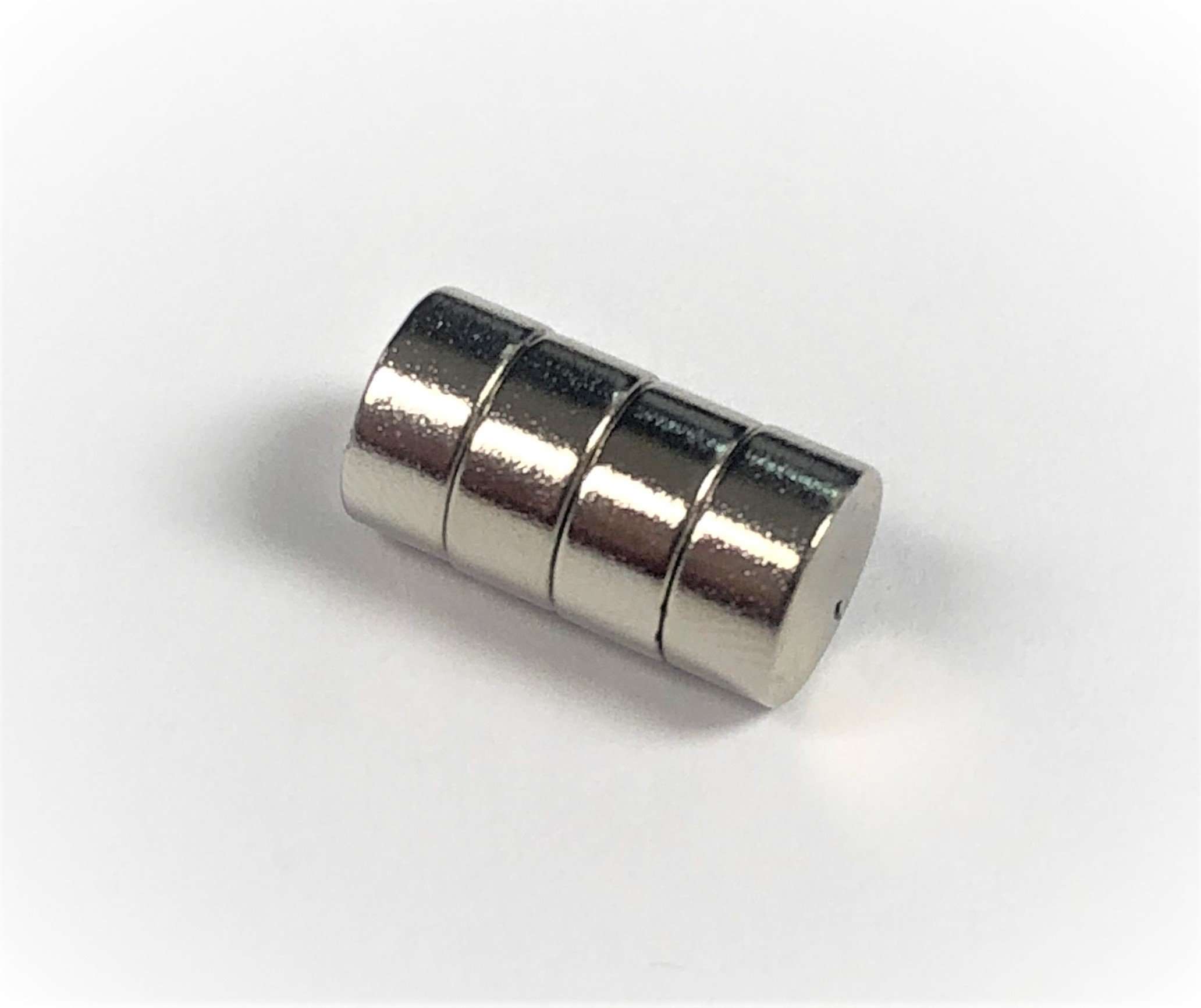 https://cdn.shopify.com/s/files/1/0789/2979/products/neodymium-magnet-38mm-thick-8mm-diameter-4-pack_2064x.jpg?v=1580597439