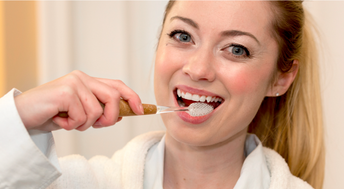 woman-brushing-her-teeth