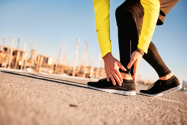 Individuals with flat feet often suffer from heel pain, heel spurs, and plantar fasciitis.