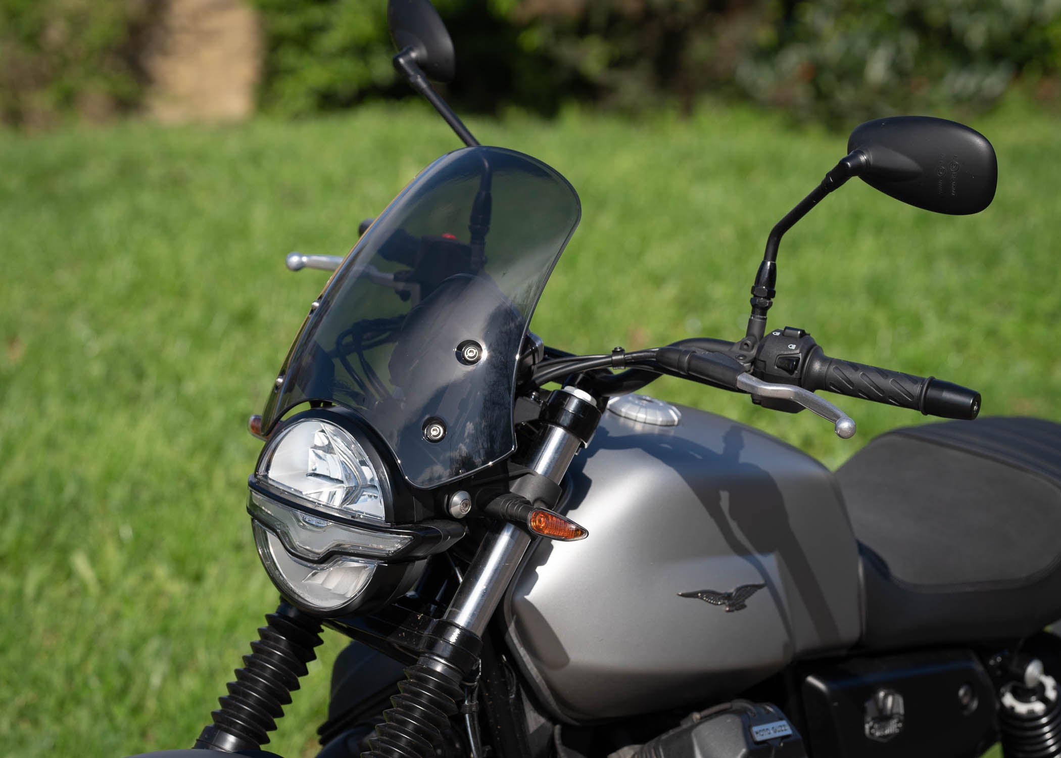 Moto Guzzi V7 850 Dart Flyscreen - Stylish Comfort