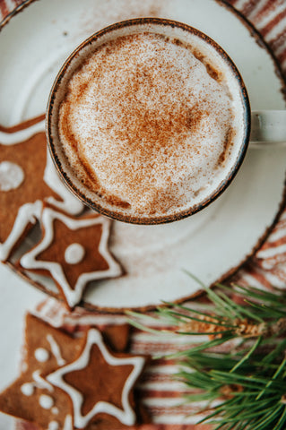 gingerbread latte with gingerbread cookies