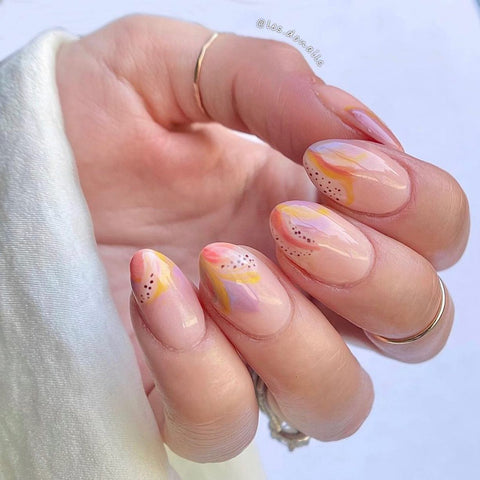 pastel-peach-nail-art