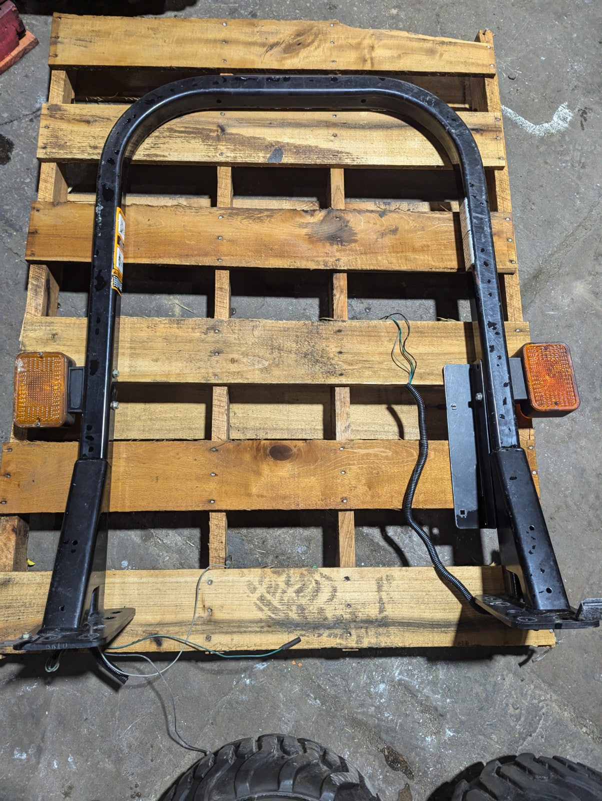 John Deere 2305 2210 ROLL BAR ROPS With Lights LVA801852