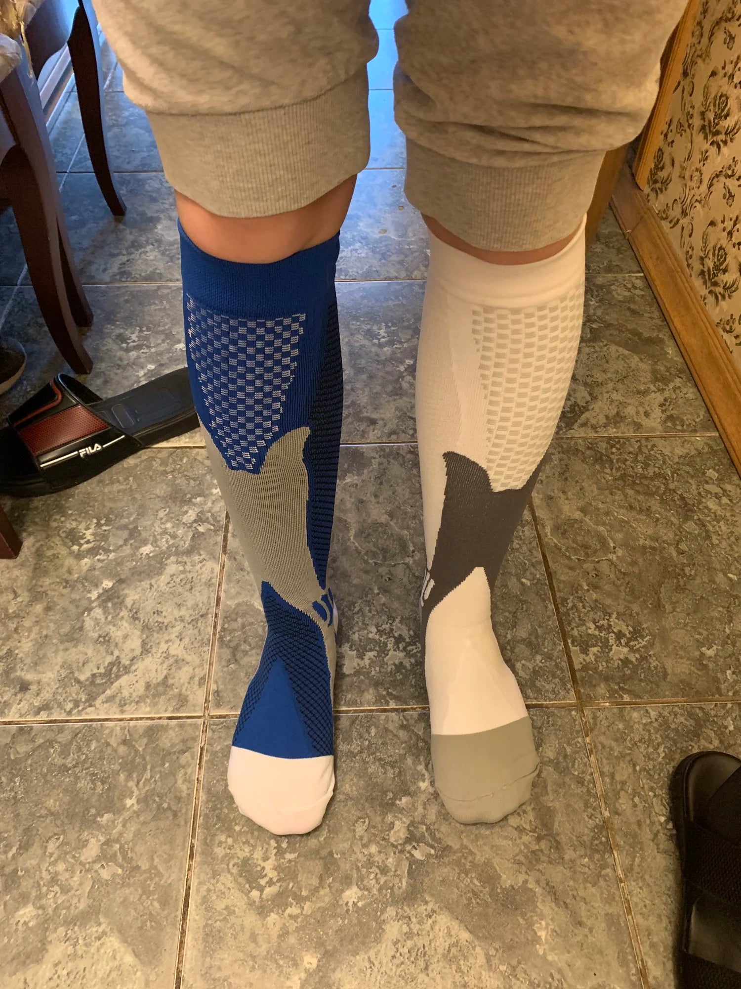 Package includes:  1x pair Compression Socks