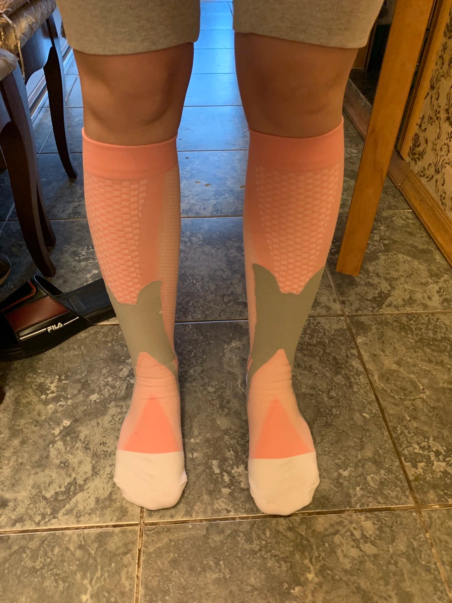 Package includes:  1x pair Compression Socks