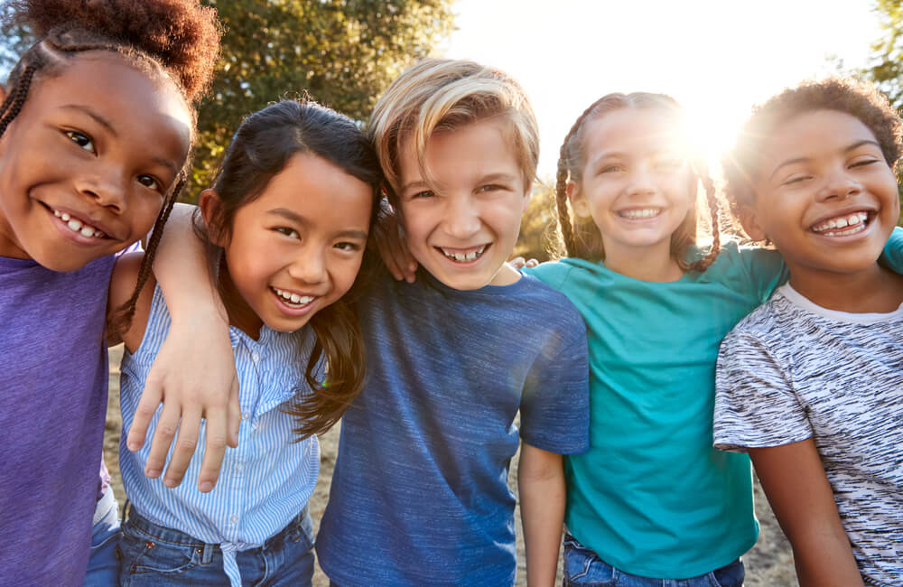 5 kids outside smiling