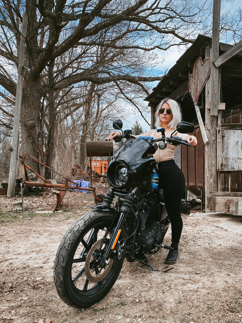 Motorcycle blog for women who ride Moto Est.