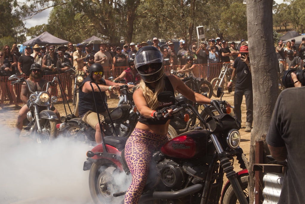 Burnout at Mudgee Meltdown Australia 2019 - Moto Femmes
