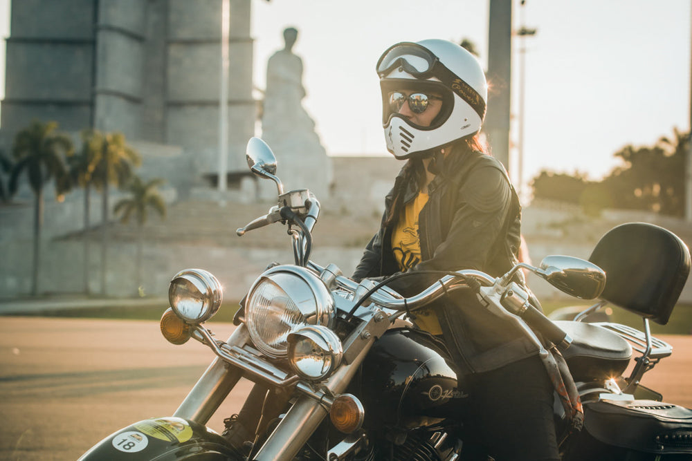 Tânia on her Yamaha Varigo