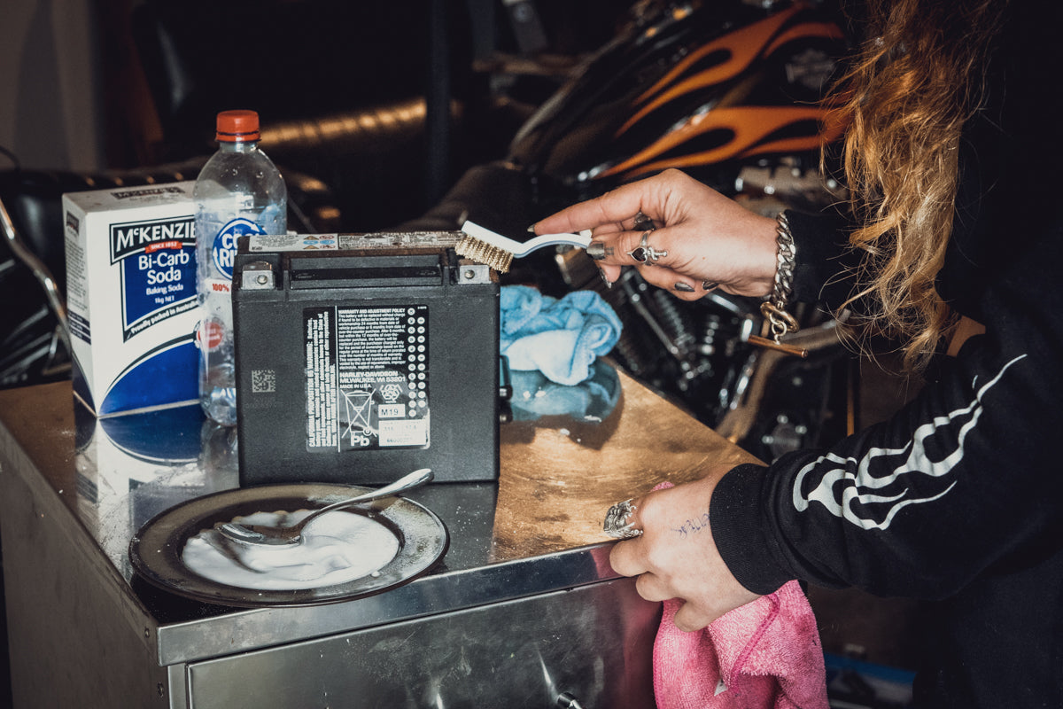 how to clean a motorcycle battery