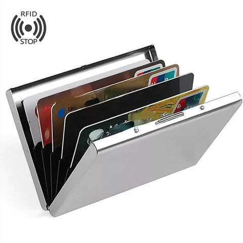 porte carte aluminium ouvert avec cartes bancaires