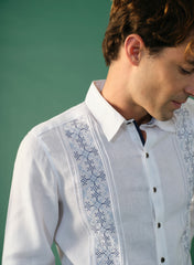 guayabera bordada tradicional