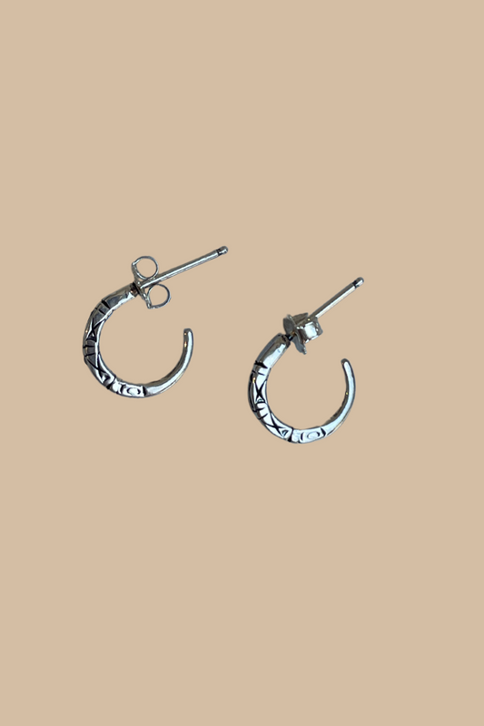 Holly Hoop Earrings in Platinum Pearl – Bhoomki