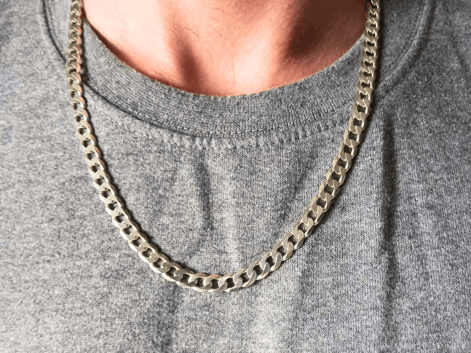 Man wearing a sterling silver curb chain