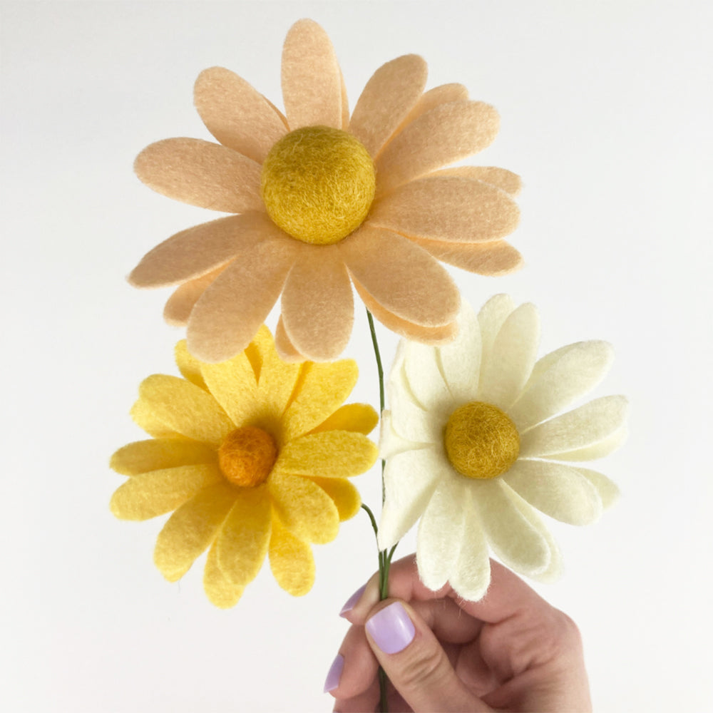 Finished daisies in different sizes