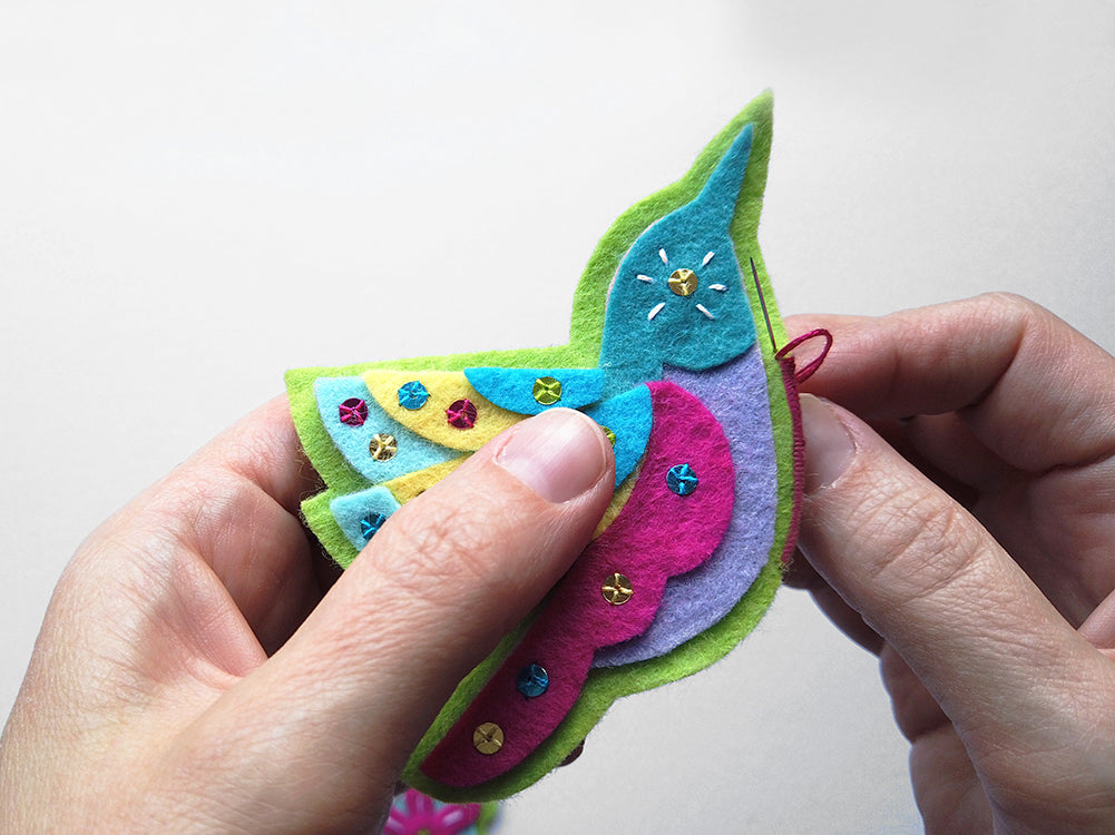 Adding whip stitch border to hummingbird