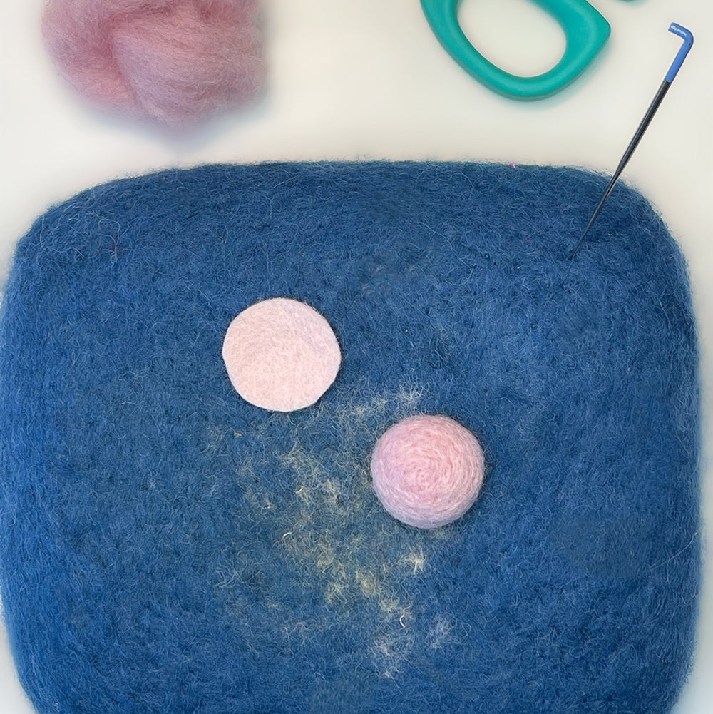 Felting roving to begin circle shape