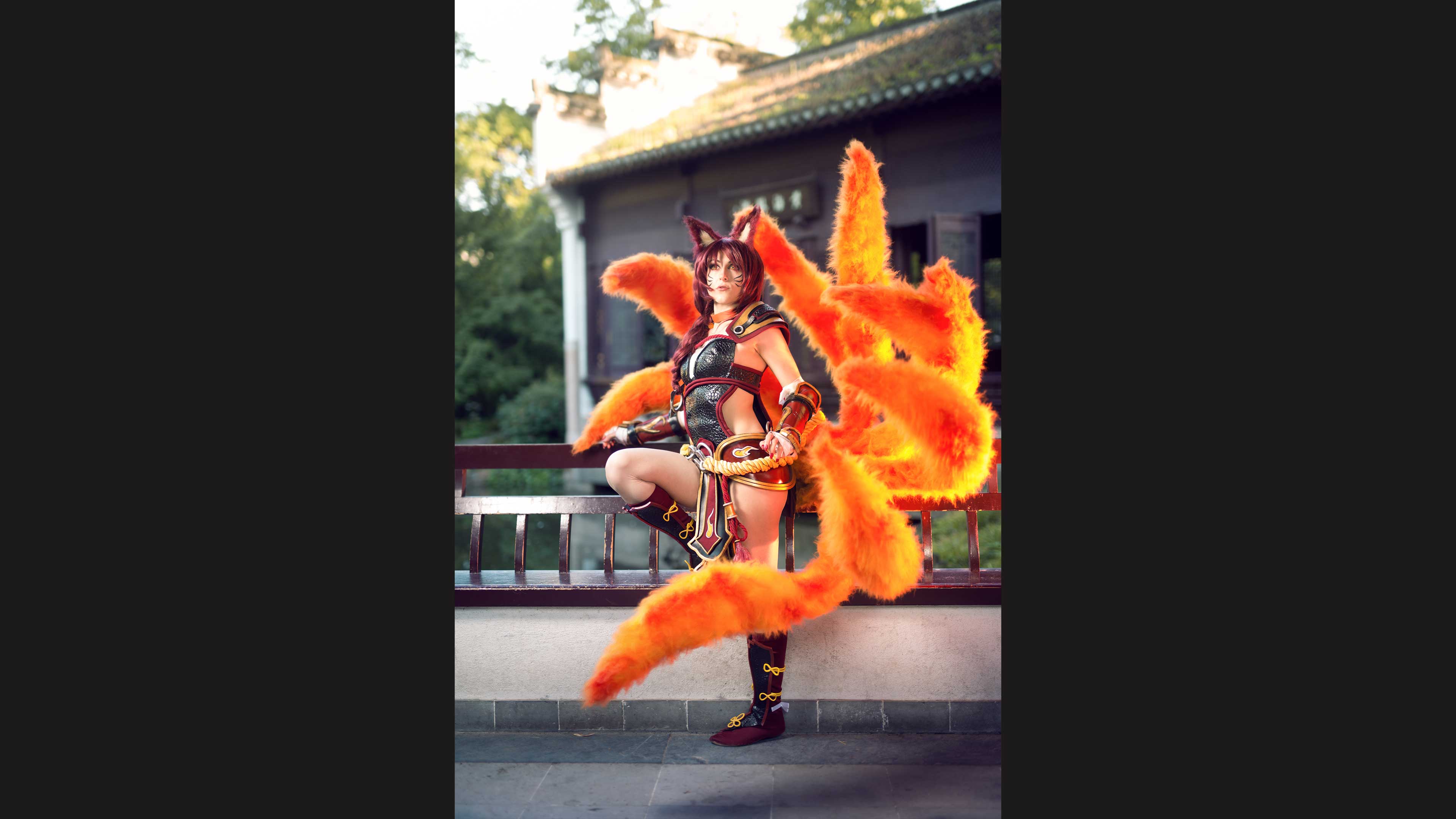 Mowky---Ahri-Cosplay