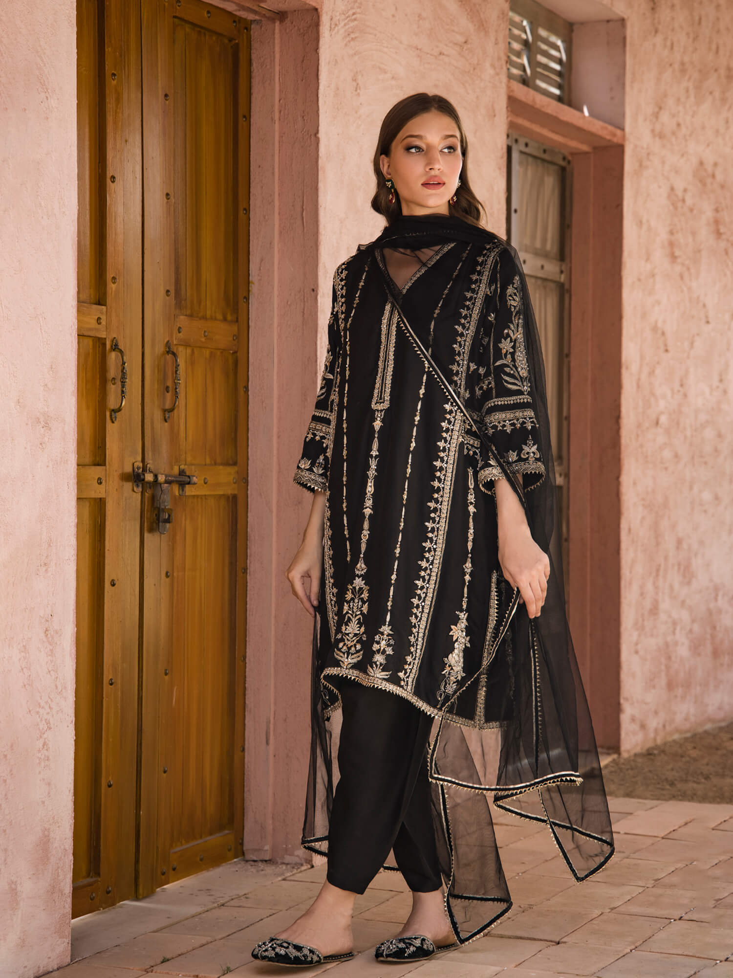 W Black Round Neck Winter Kurta in Kovilpatti at best price by Mahima  Collections - Justdial