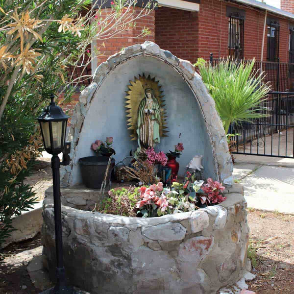 Estatuas de la Virgen de Guadalupe