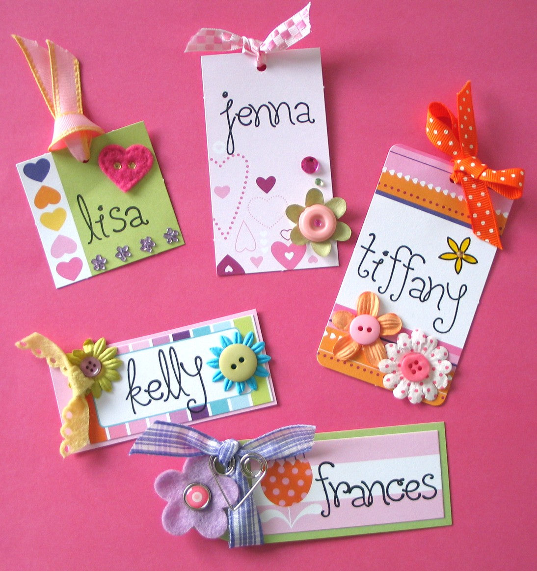 Click through to discover 7 diy cute and easy party name tags ideas | party planning | birthday party ideas | SatsumaDesigns.com #babyshower #placecards #holidays #hostess