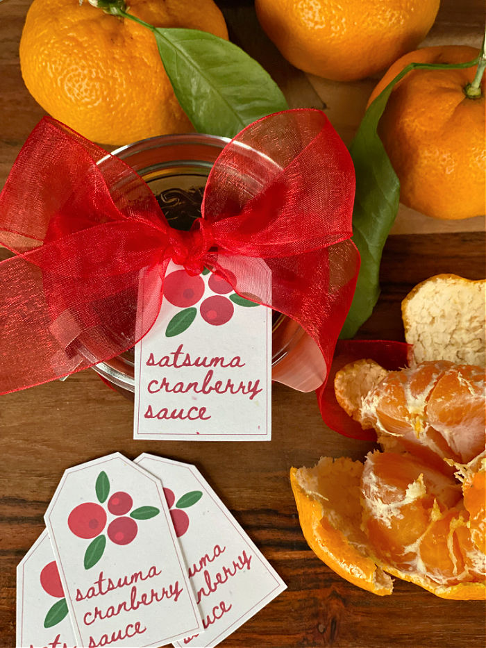 Satsuma cranberry sauce and gift tag printable for holiday gift giving