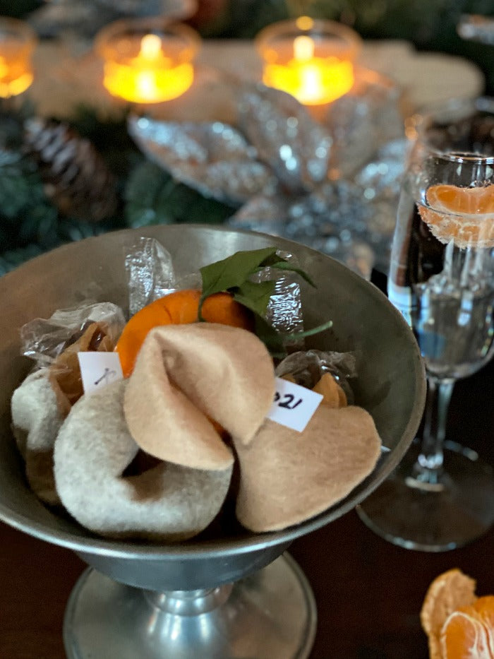 How to make easy new years eve felt fortune cookies. These little cookies are so fun to include a custom fortune for new years eve and birthdays! #NYE #newyearseve #feltcrafts #easycrafts