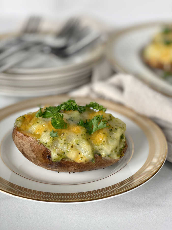 Broccoli and Cheddar Cheese Twice Baked Potatoes. Make these to serve for family feasts, weeknight dinners and great for lunch too! #broccolirecipes #eatyourgreens #gameday #potatoes