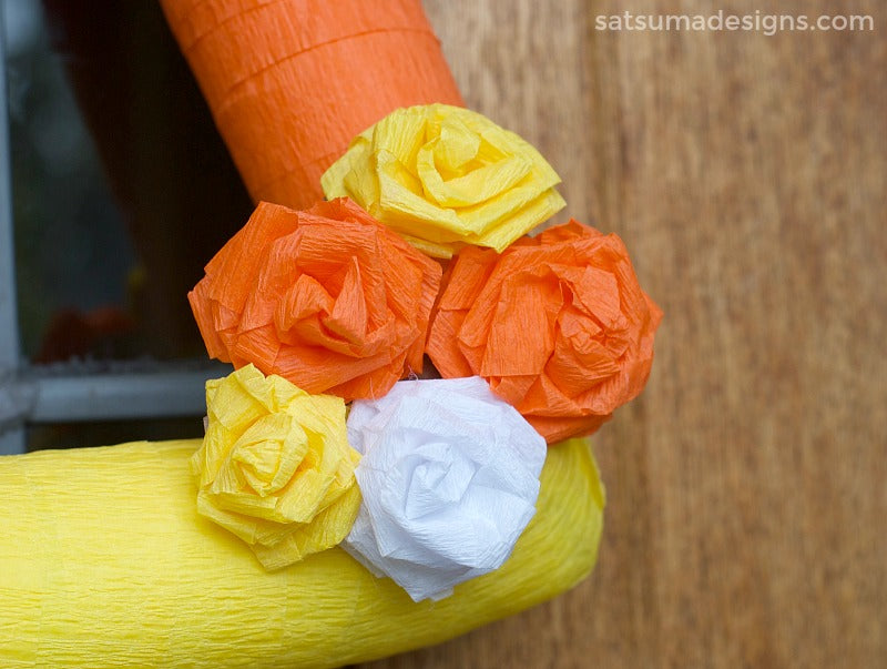 candy corn wreath | pool noodle craft | SatsumaDesigns.com #halloween #candycorn