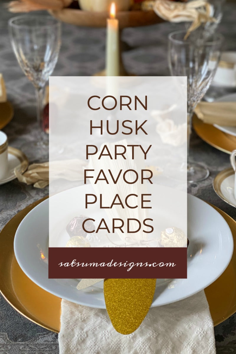 Corn Husk Party Favor Place Cards. Try these easy to make party favors and fill them with everyone's favorite candies this Thanksgiving! #partyfavor #placecard #Thanksgiving #feast #party #partyplanning #holiday #hostess