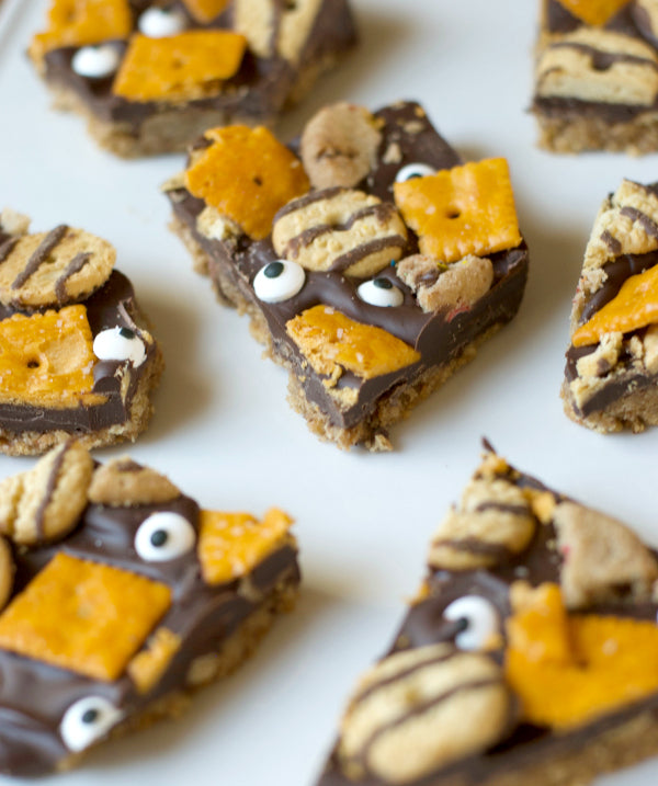 Sweet and salty graveyard bark halloween recipe to serve on Halloween and all season. This easy to make bark comes with a cute printable to gift wrap too! #halloween #barkrecipe #halloweentreats #trickortreat #dessert #sweetsnacks