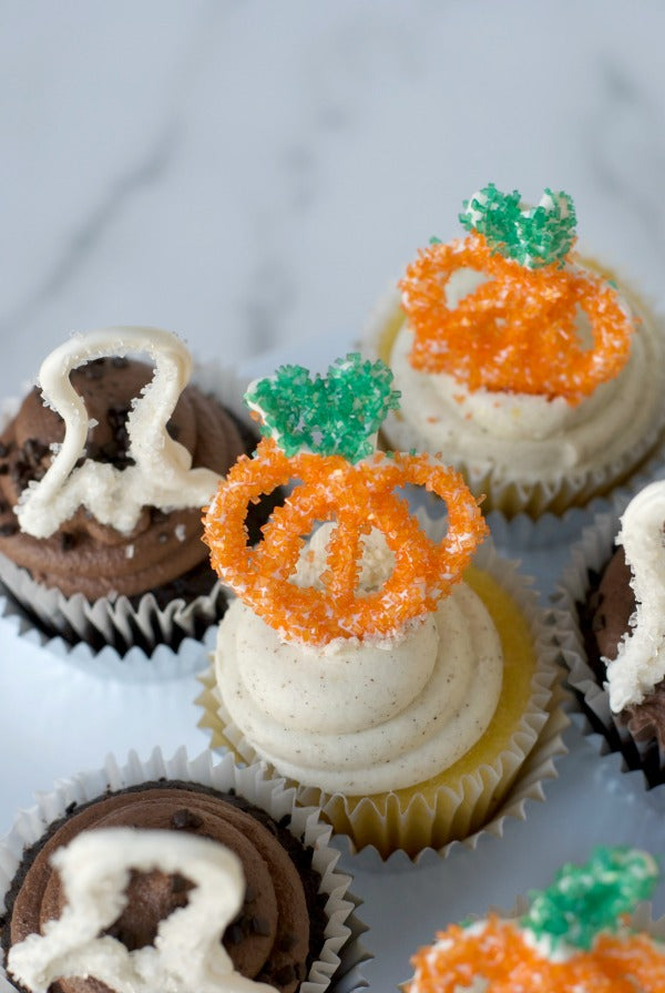 Halloween sprinkle cupcake toppers made from candy melts and decorated with sanding sugar take just minutes to make and leave a big impression! Perfect for Halloween parties #halloween #partyplanning #pumpkins #ghosts #cupcakes #candymelts #dessert