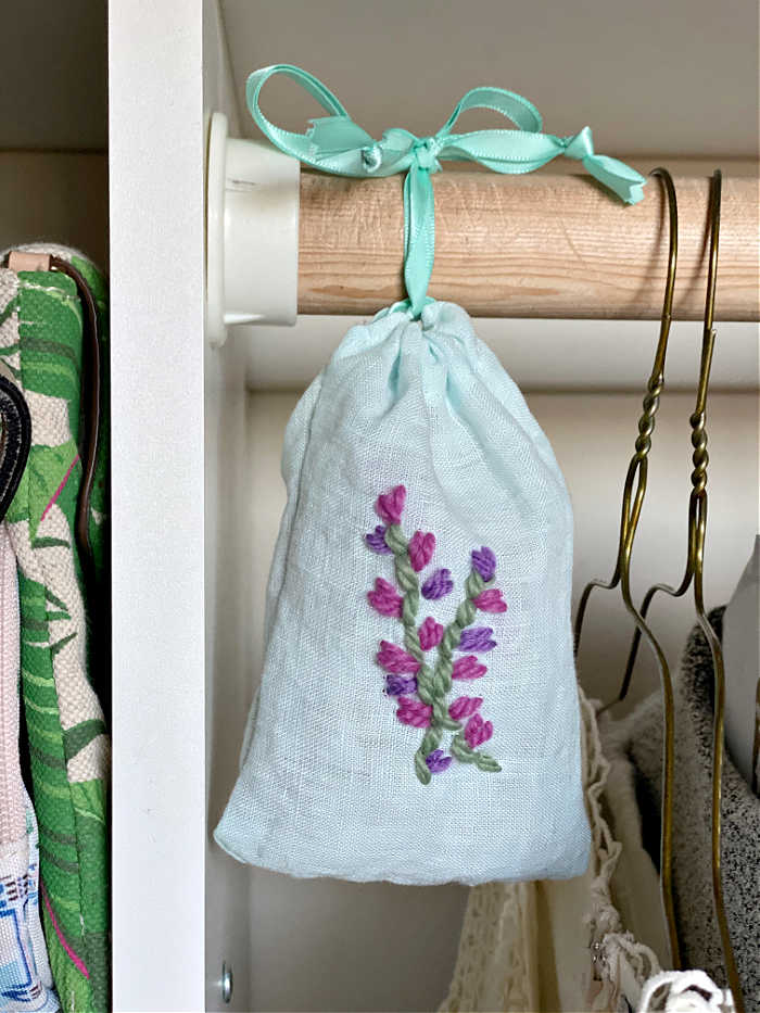 Here's how to make a sweet embroidered lavender sachet. This tutorial on how to sew a drawstring bag is so versatile and easy! #easysewing #sewinglesson #makers #lavender #valentinesdaygifts #crafts