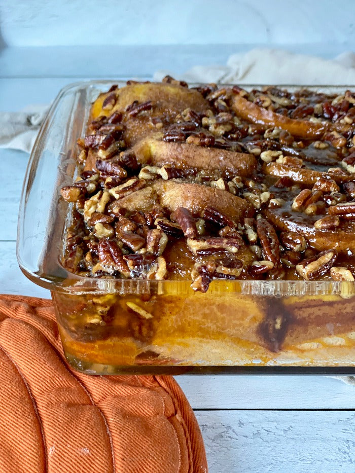 Pumpkin pie french toast casserole recipe for an easy overnight breakfast and brunch option. My easy to make recipe is a brunch highlight! #breakfast #brunch #casserole #overnightcasserole #pumpkinpie #pumpkinpiespice #pumpkinspice